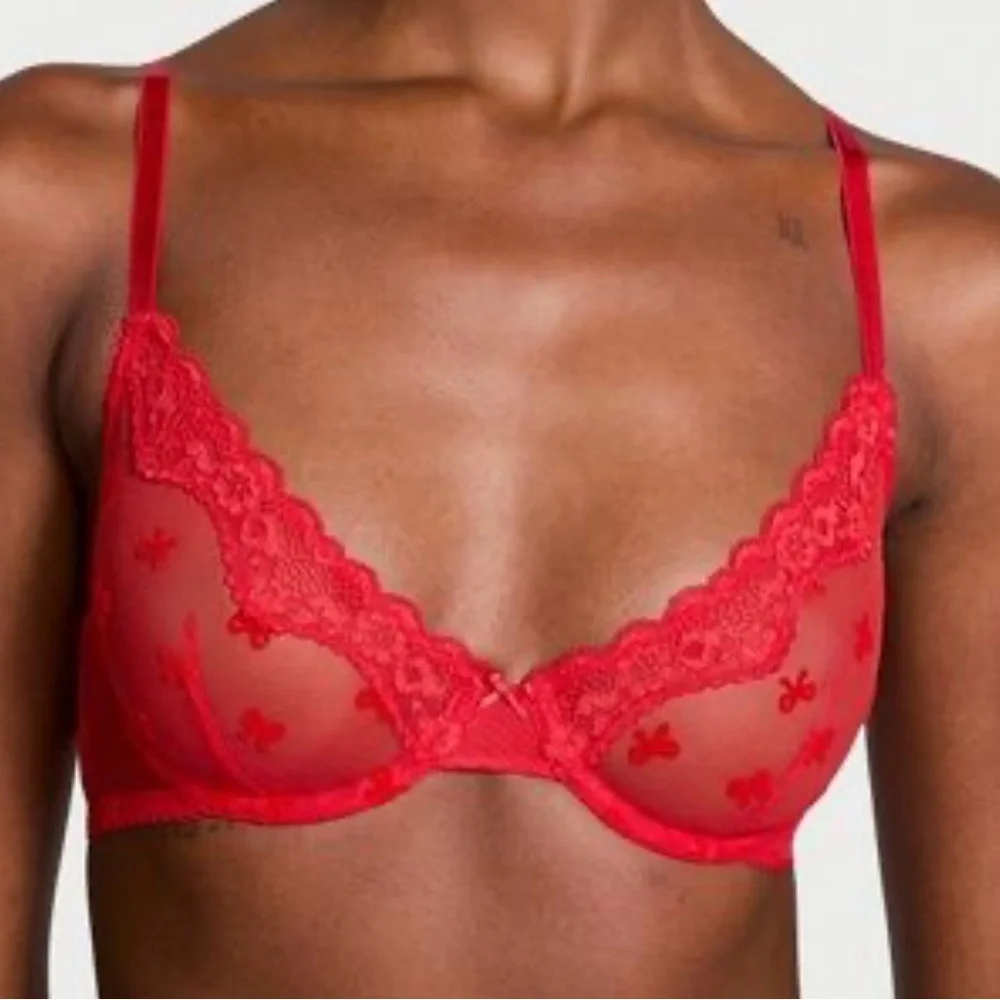 ❤️ VS Red Lace Bra, 38C NWT ❤️ - Picture 3 of 9